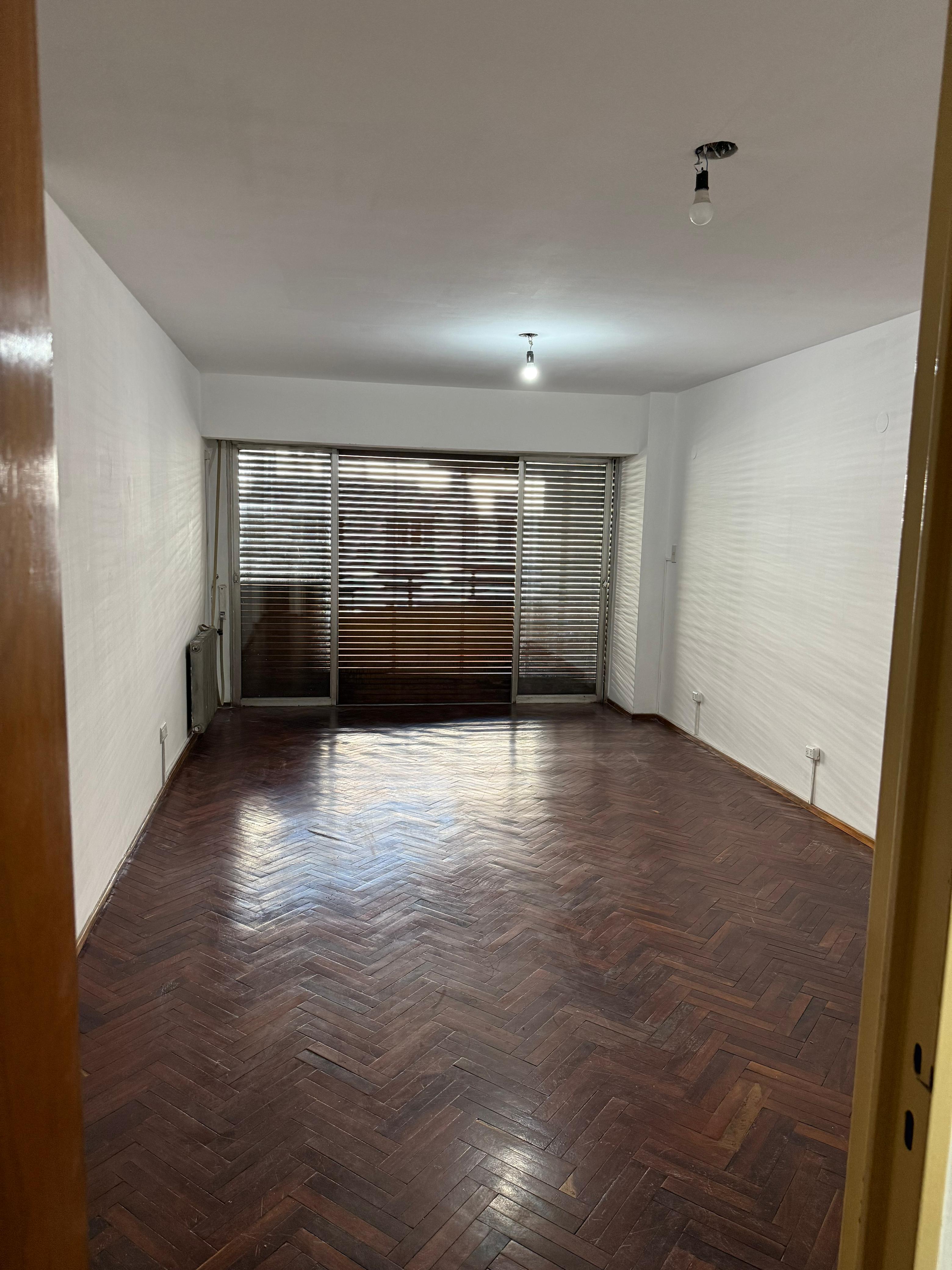 AMPLIO DEPTO EN PLENO CENTRO