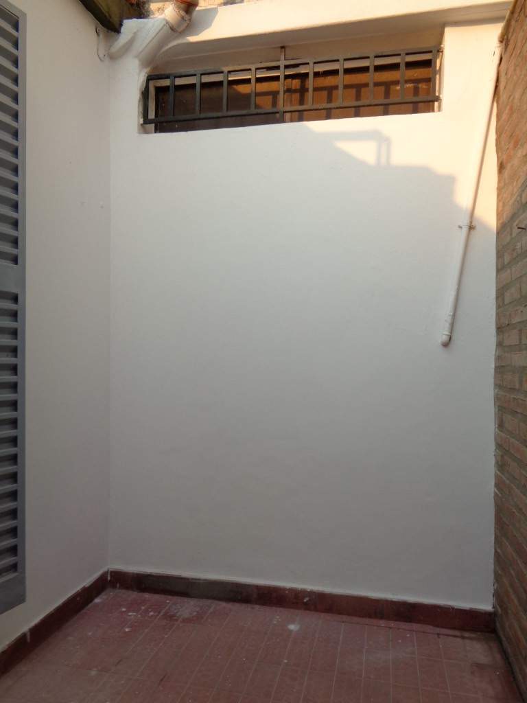 Barrio Don Bosco - Casa de 2 Dormitorios, Amplia y Luminosa con Cochera Cubierta, Cocina Comedor, Patio y Jardín Amplio con Césped