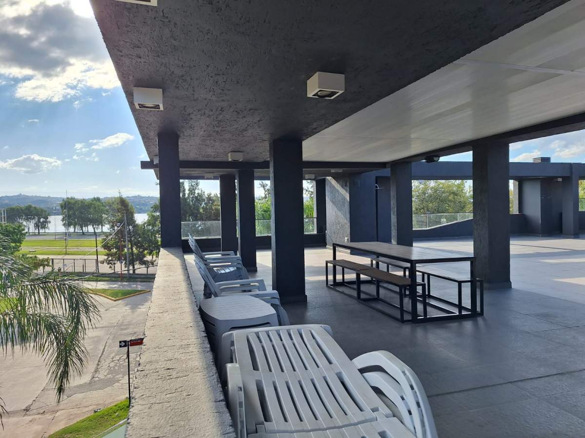 Venta Depto Carlos Paz con cochera frente al lago