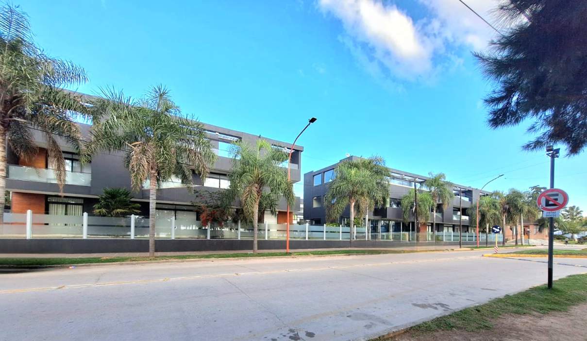 Venta Depto Carlos Paz con cochera frente al lago