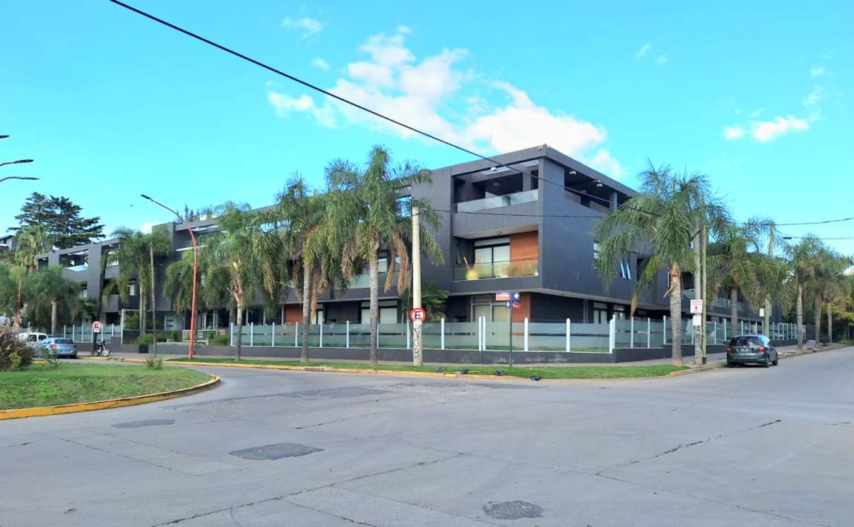 Venta Depto Carlos Paz con cochera frente al lago