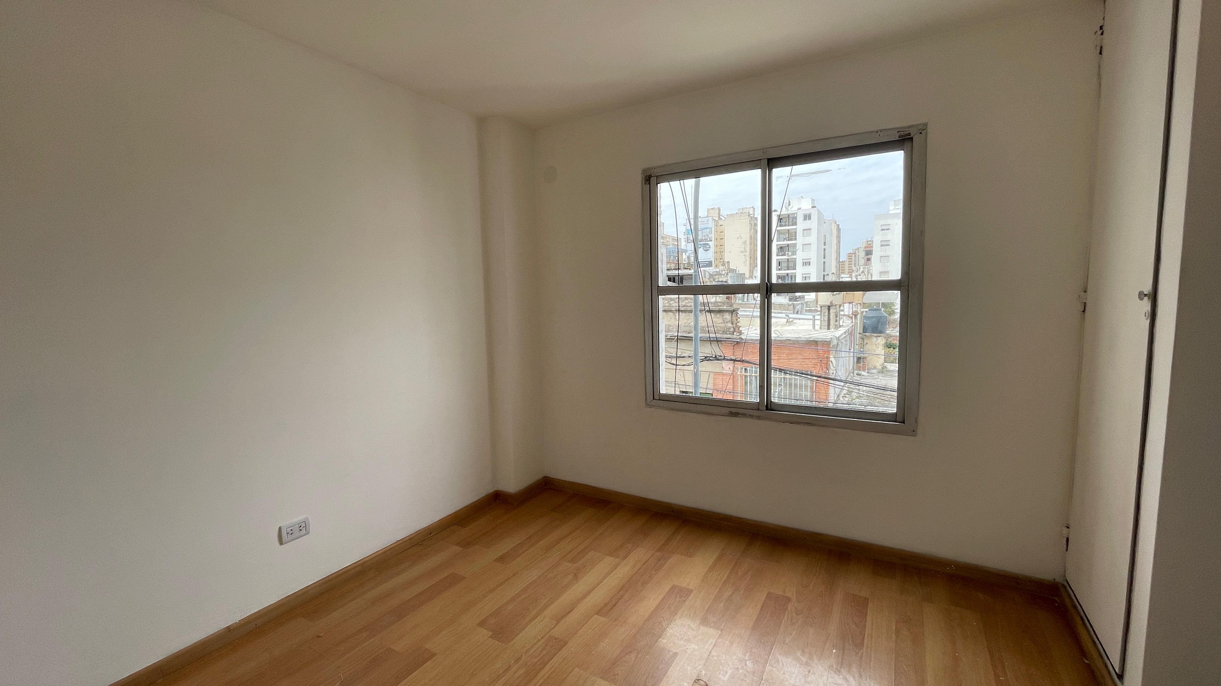 ALBERDI - Neuquen 145 - 1 Dormitorio Desocupado c Escritura