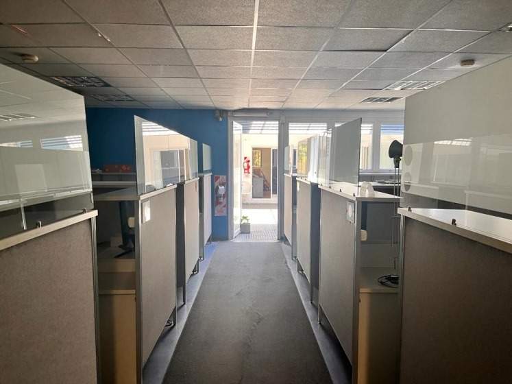 INMUEBLE USO COMERCIAL . 942M2 CUBIERTOS . EXCELENTE UBICACION!