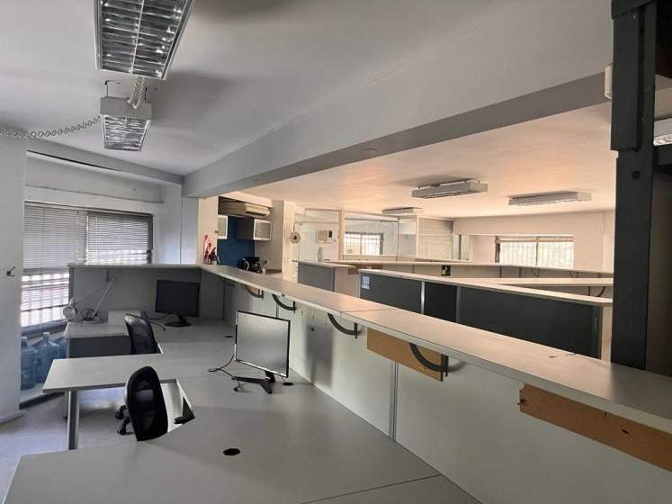 INMUEBLE USO COMERCIAL . 942M2 CUBIERTOS . EXCELENTE UBICACION!