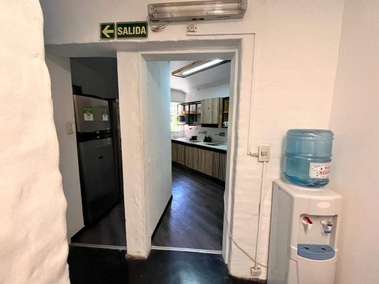 INMUEBLE USO COMERCIAL . 942M2 CUBIERTOS . EXCELENTE UBICACION!