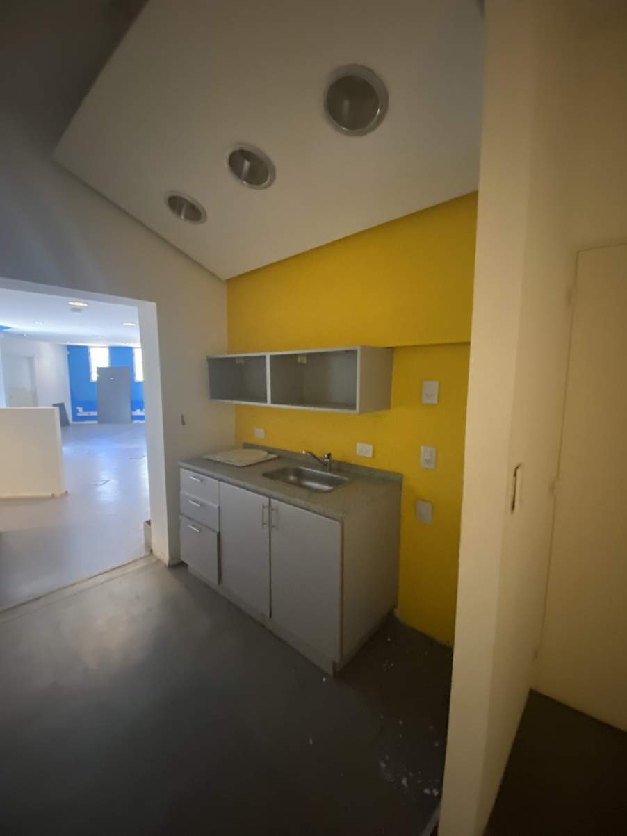 INMUEBLE USO COMERCIAL . 942M2 CUBIERTOS . EXCELENTE UBICACION!