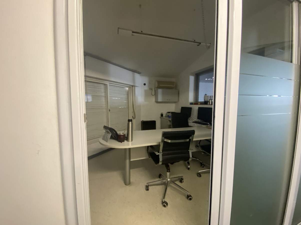 INMUEBLE USO COMERCIAL . 942M2 CUBIERTOS . EXCELENTE UBICACION!