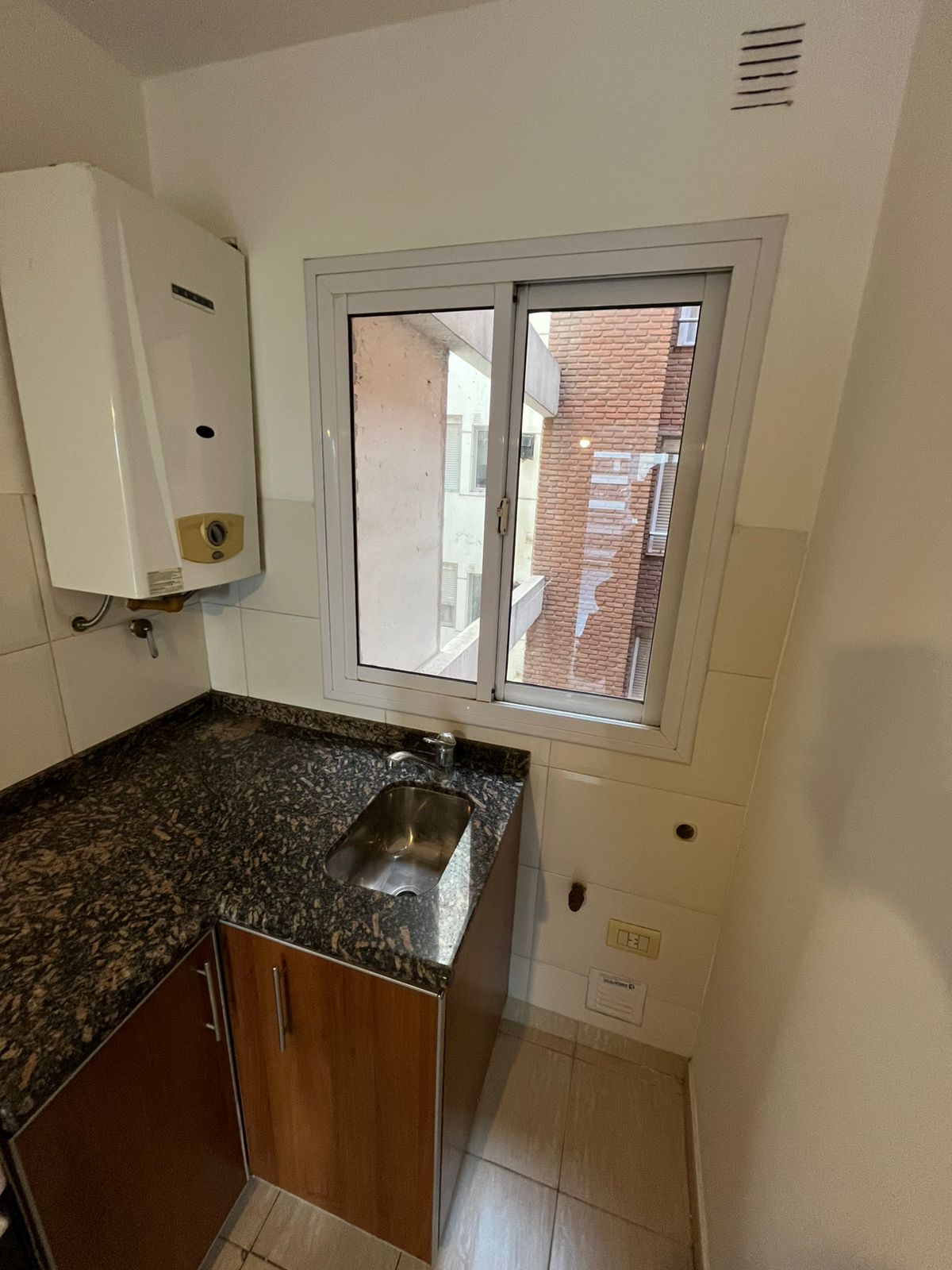 NUEVA CORDOBA 1 DORMITORIO CON AMPLIO BALCÓN -BS AS 1035- EXCELENTE UBICACIÓN