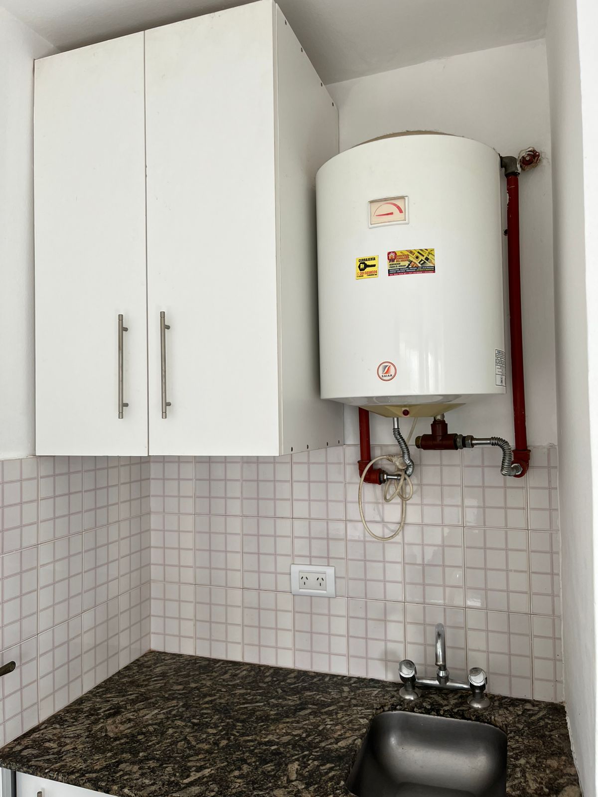 ALQUILO EN NUEVA CORDOBA MONOAMBIENTE CON GAS NATURAL INDEPENDNCIA 350 ILUMINADO