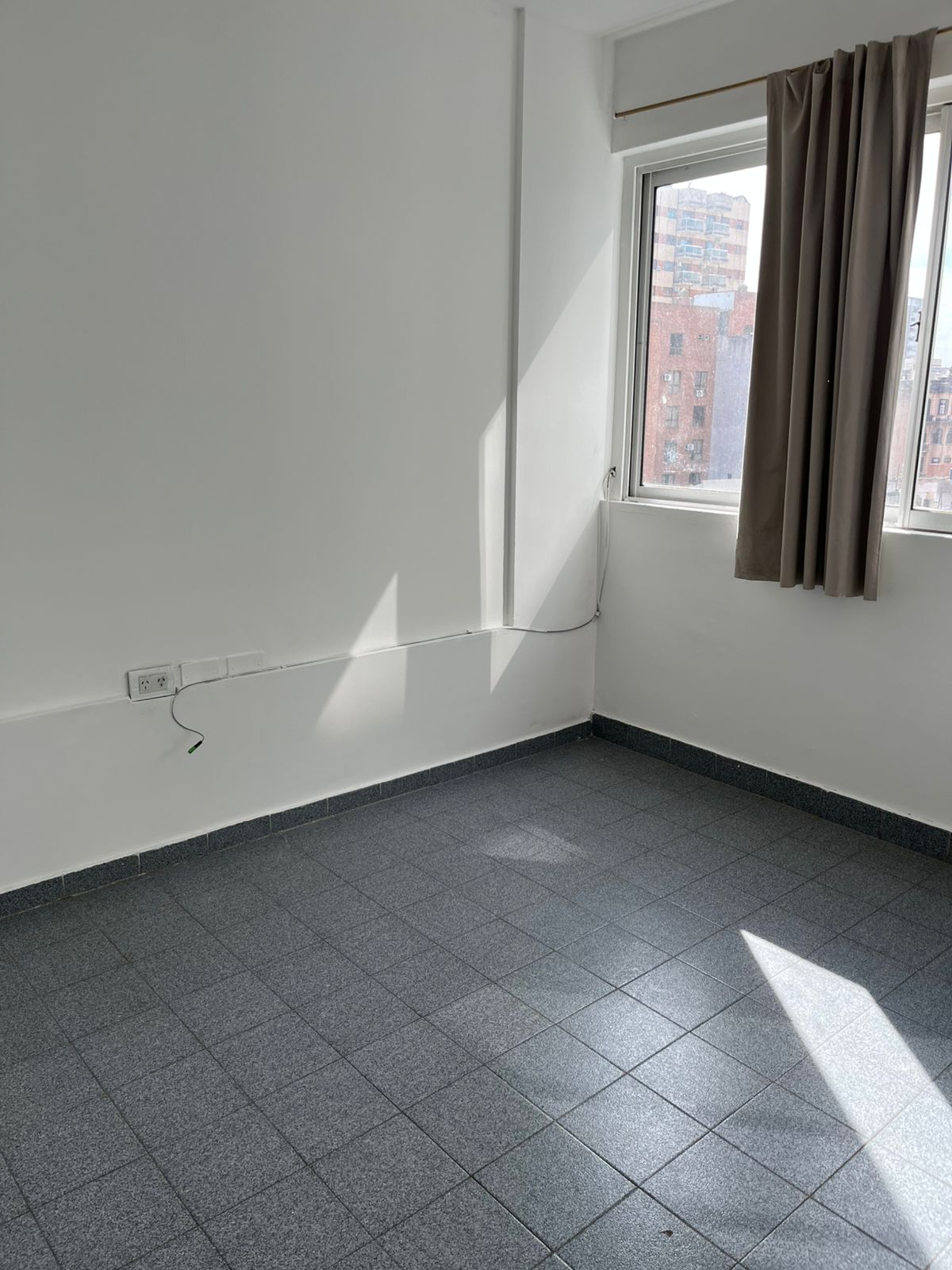 ALQUILO EN NUEVA CORDOBA MONOAMBIENTE CON GAS NATURAL INDEPENDNCIA 350 ILUMINADO