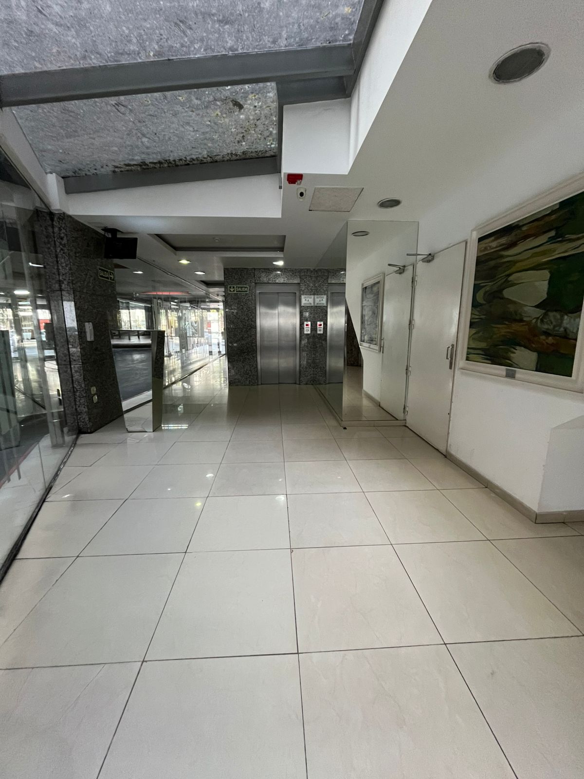 ALQUILO EN NUEVA CORDOBA MONOAMBIENTE CON GAS NATURAL INDEPENDNCIA 350 ILUMINADO