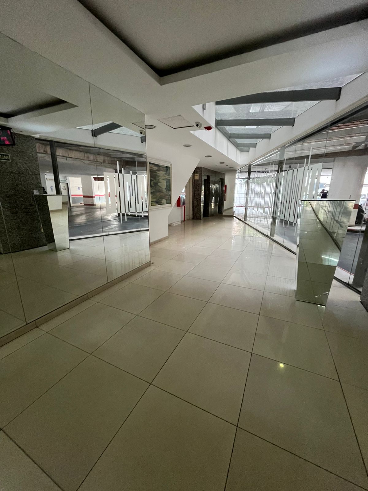 ALQUILO EN NUEVA CORDOBA MONOAMBIENTE CON GAS NATURAL INDEPENDNCIA 350 ILUMINADO