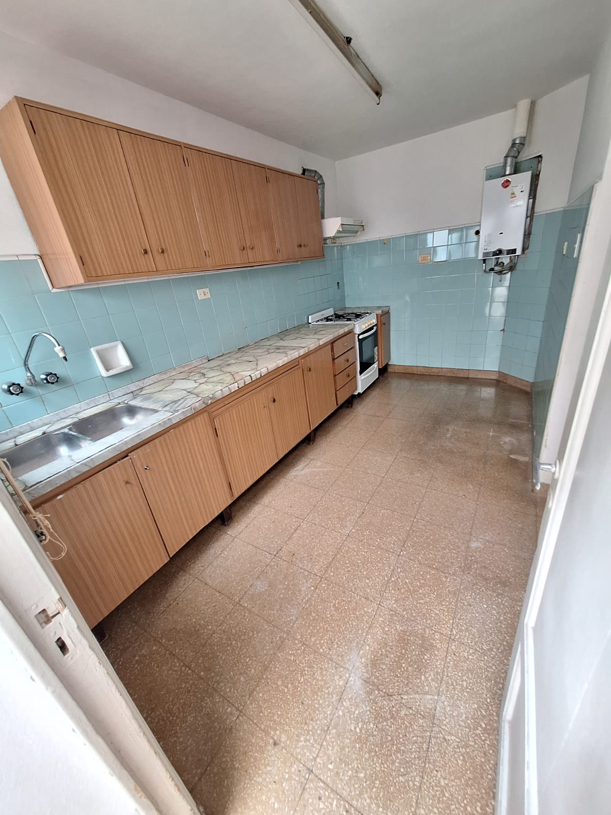 Casa en Venta de 4 Dor.  Patio Pequeño - 2 Plantas - Grande!