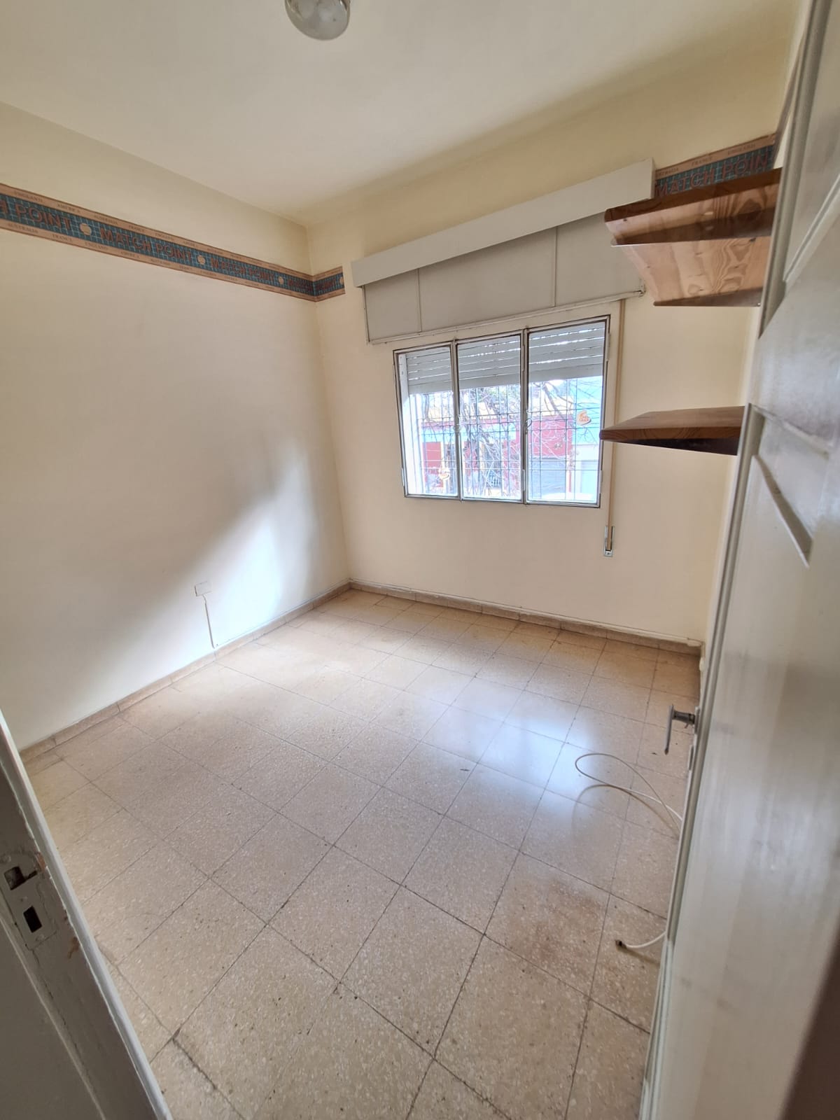 Casa en Venta de 4 Dor.  Patio Pequeño - 2 Plantas - Grande!