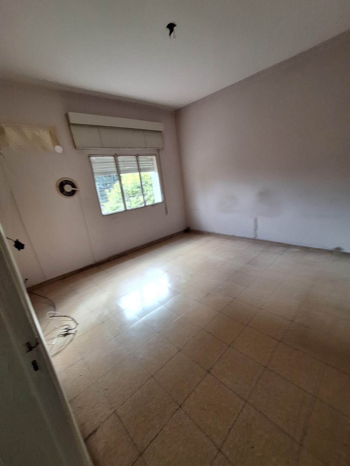 Casa en Venta de 4 Dor.  Patio Pequeño - 2 Plantas - Grande!