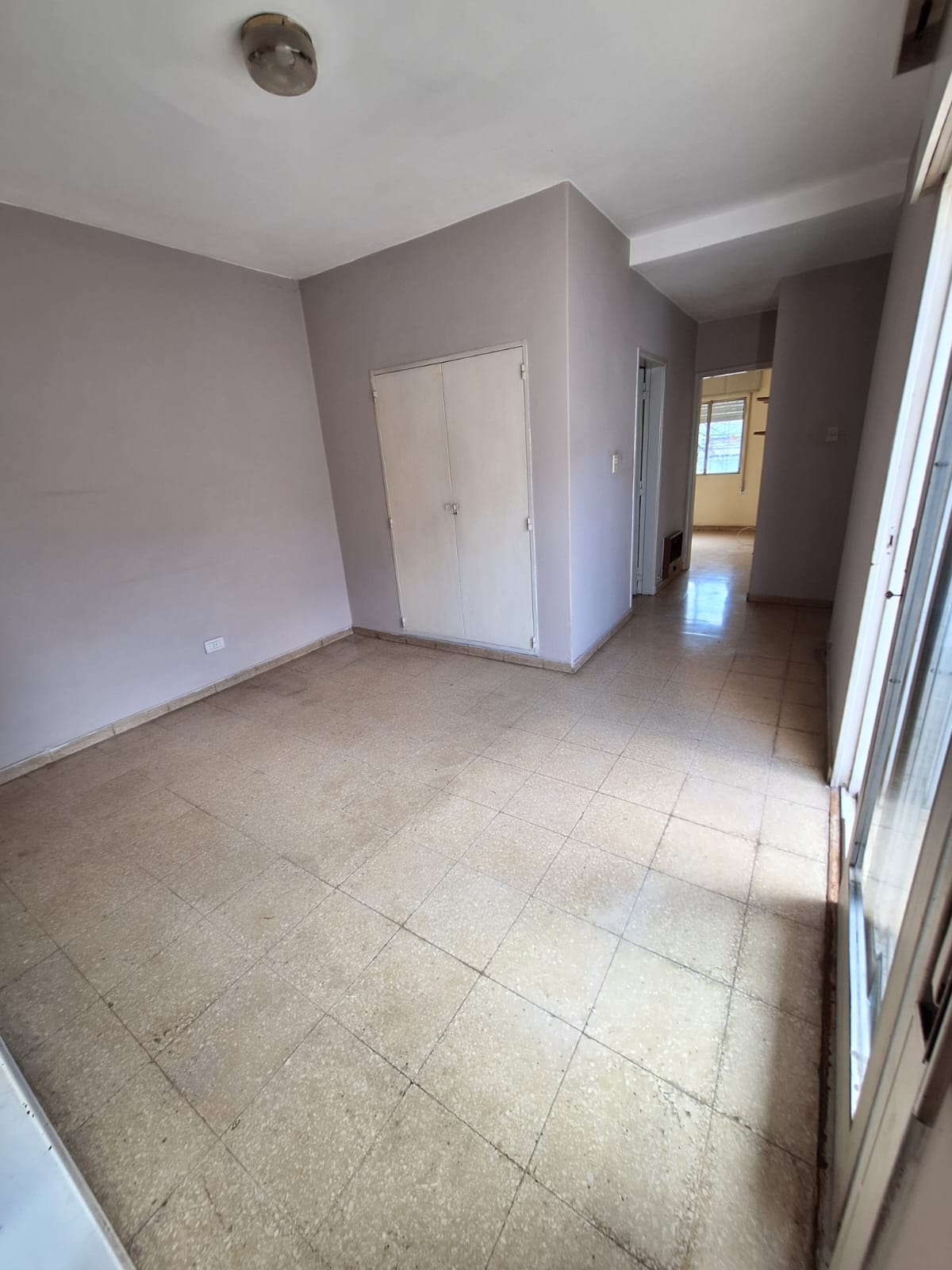 Casa en Venta de 4 Dor.  Patio Pequeño - 2 Plantas - Grande!