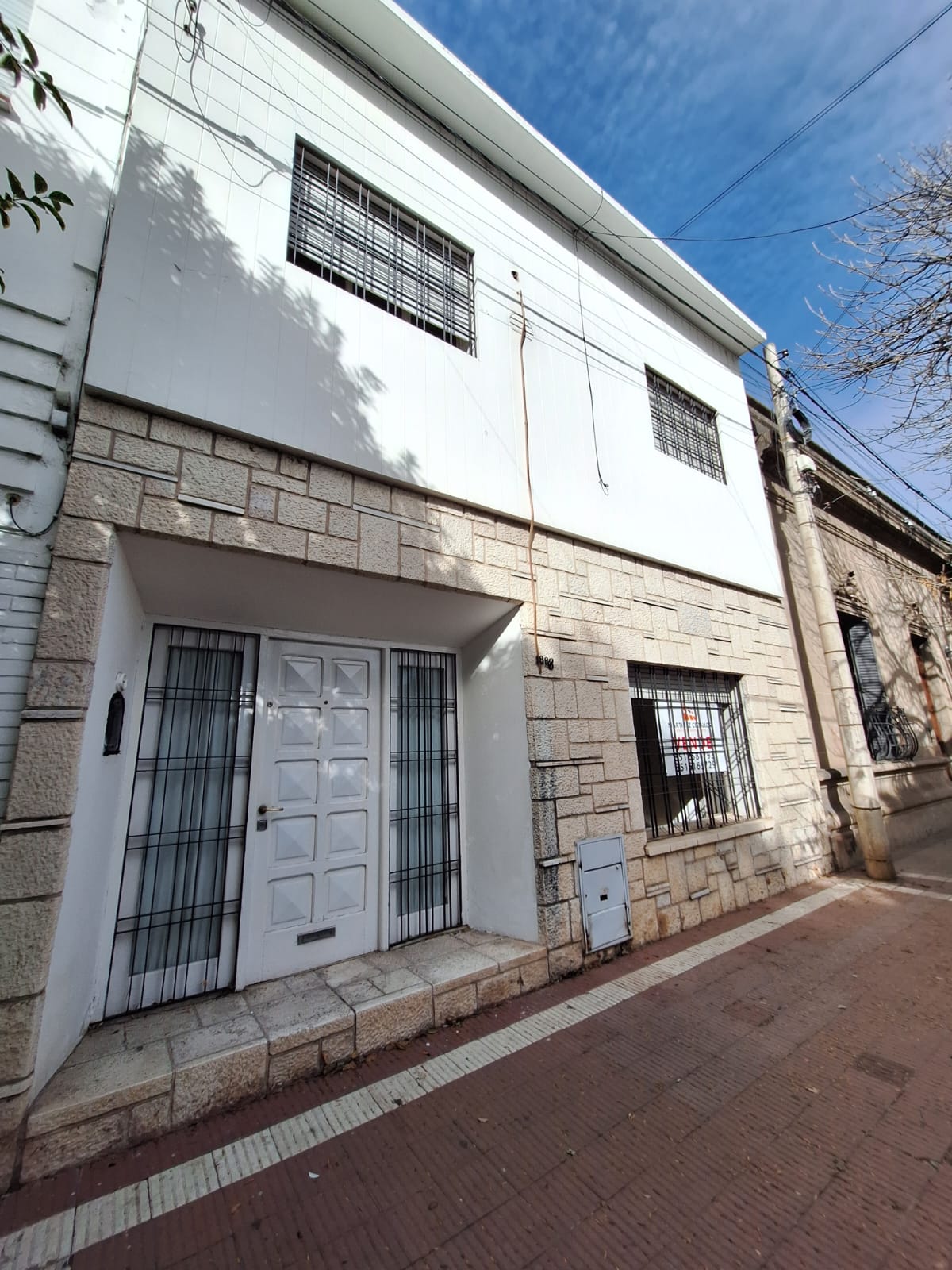 Casa en Venta de 4 Dor.  Patio Pequeño - 2 Plantas - Grande!