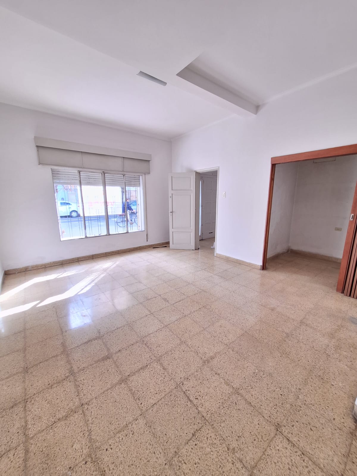 Casa en Venta de 4 Dor.  Patio Pequeño - 2 Plantas - Grande!