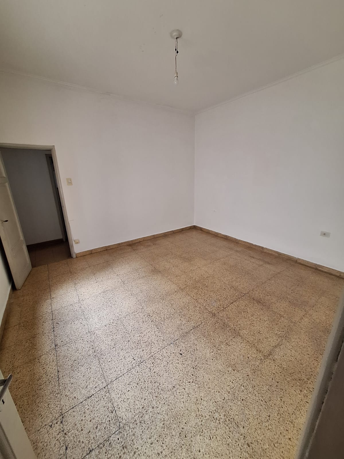 Casa en Venta de 4 Dor.  Patio Pequeño - 2 Plantas - Grande!