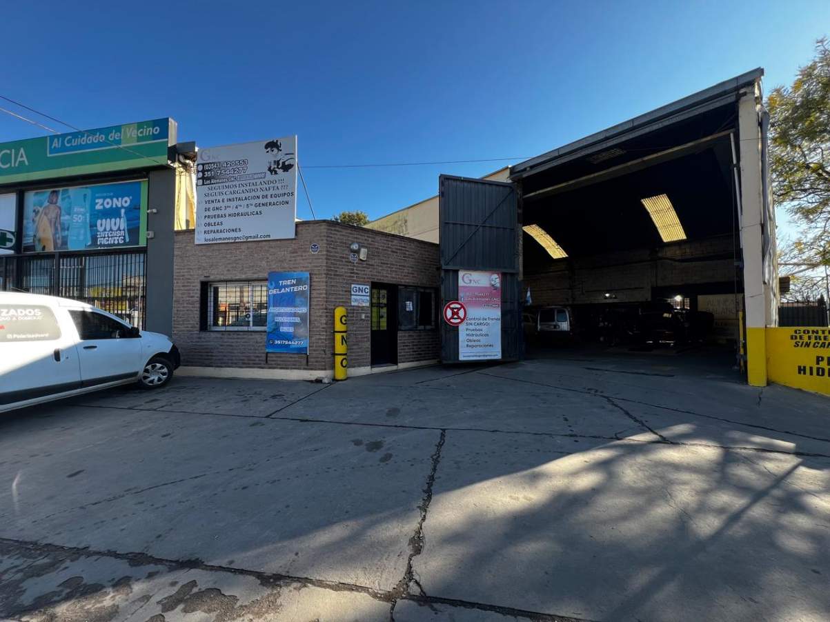 Excelente inversión una propiedad con 2 locales comerciales en zona comercial Bv los Alemanes