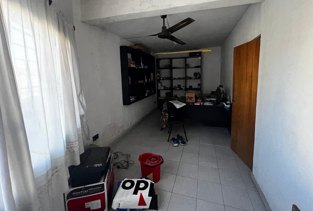 Excelente inversión una propiedad con 2 locales comerciales en zona comercial Bv los Alemanes