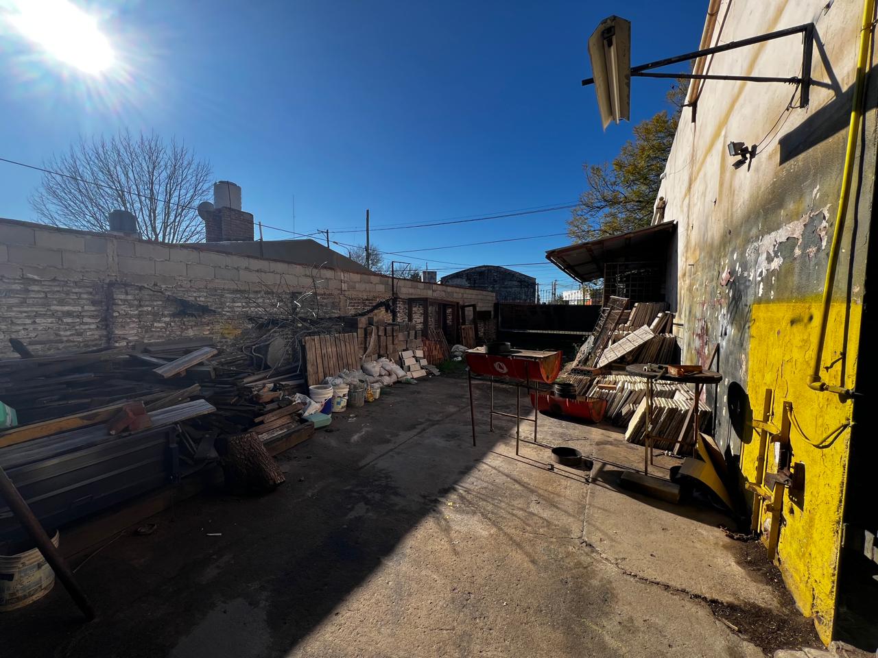 Excelente inversión una propiedad con 2 locales comerciales en zona comercial Bv los Alemanes