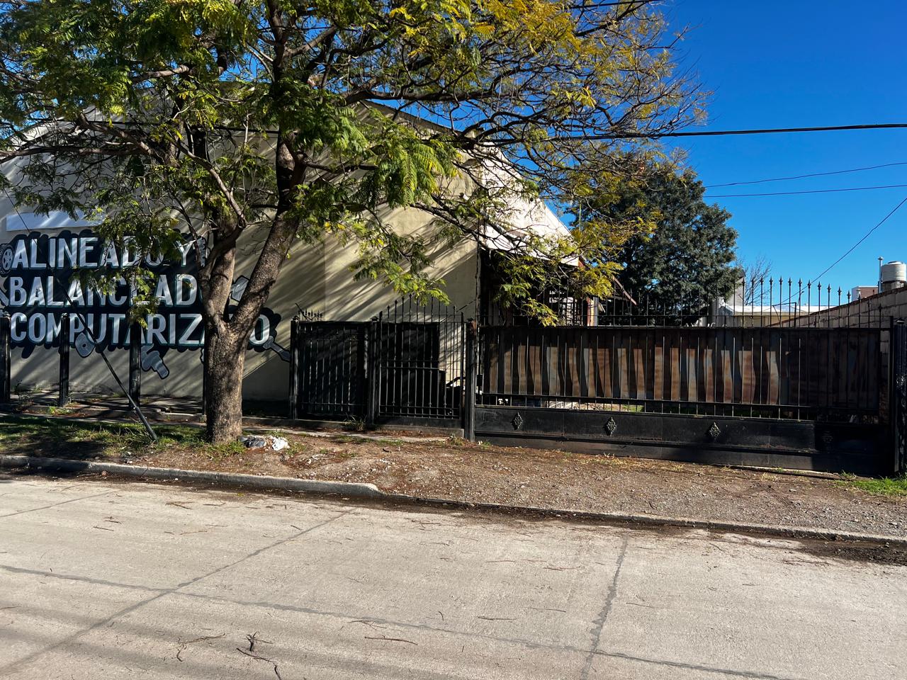 Excelente inversión una propiedad con 2 locales comerciales en zona comercial Bv los Alemanes