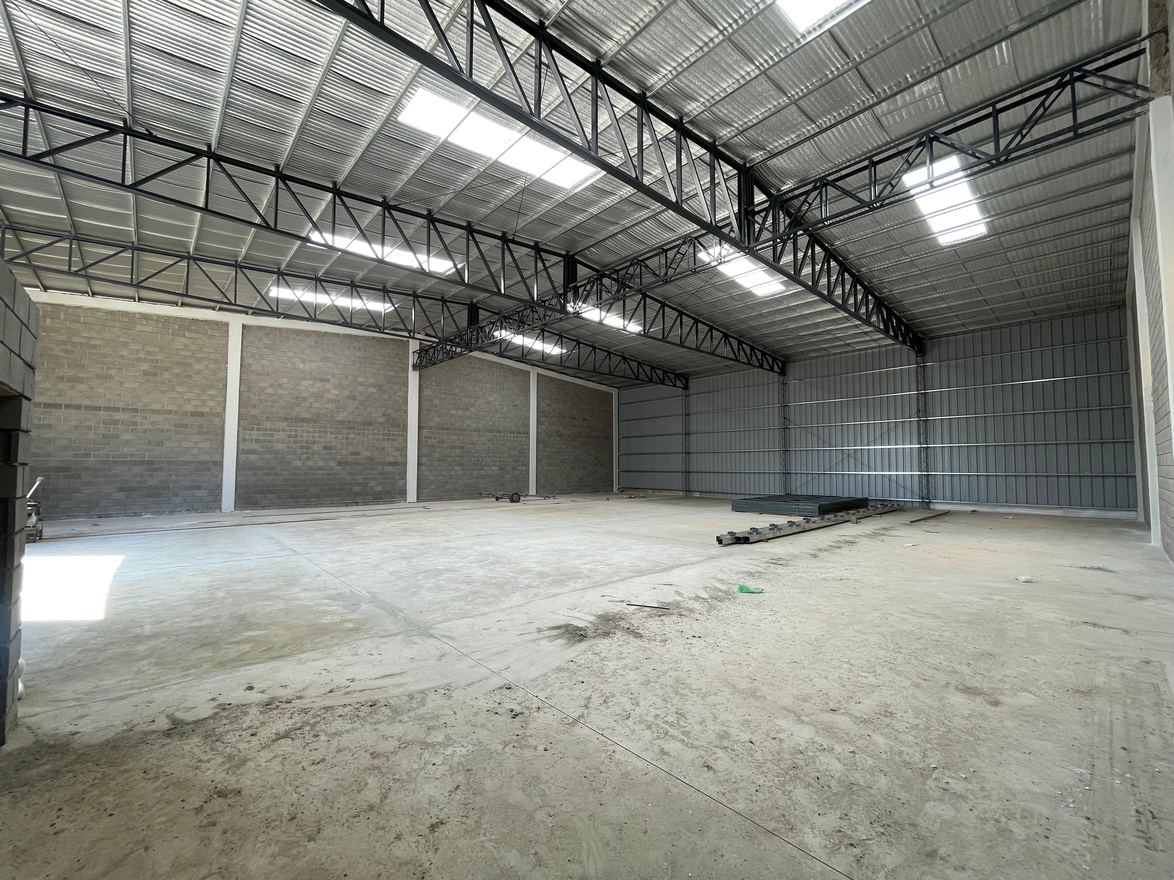 ALQUILER NAVE INDUSTRIAL CIRCUNVALACION SUR !!!