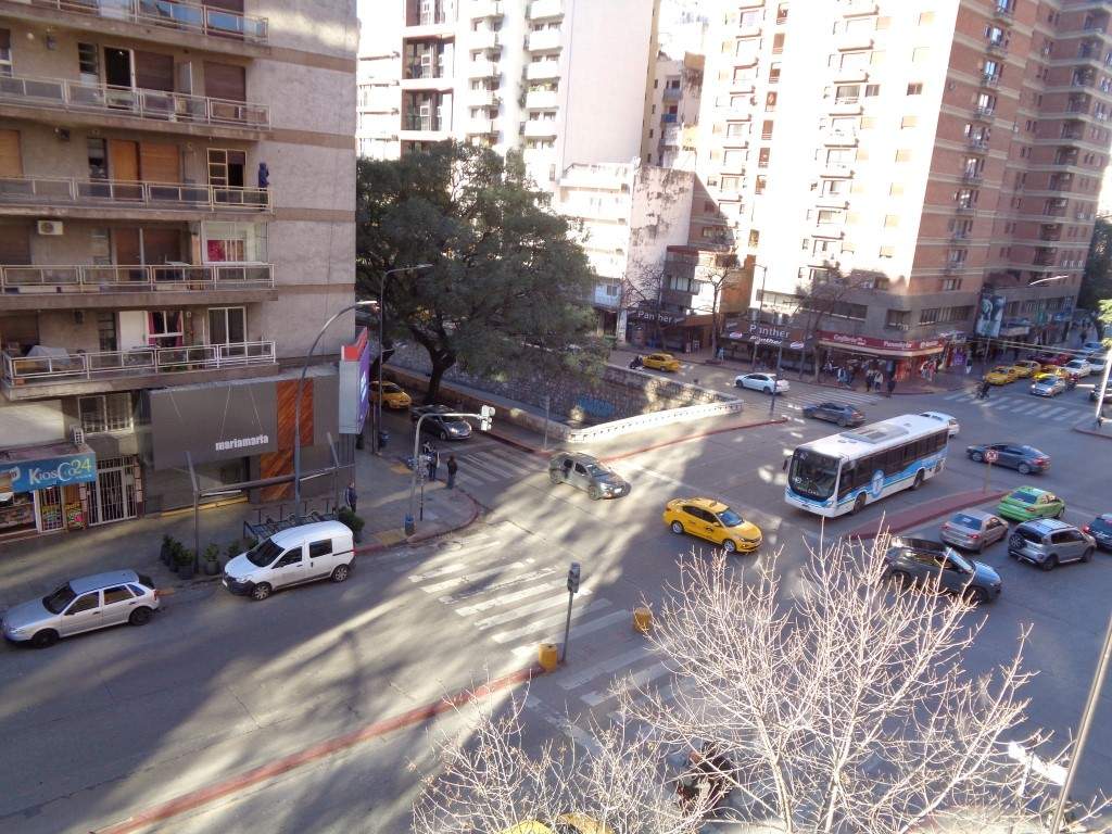 Centro - Departamento Externo Monoambiente, Amplio y Luminoso con Cocina Separada y Excelente Vista. A metros del Shopping Patio Olmos