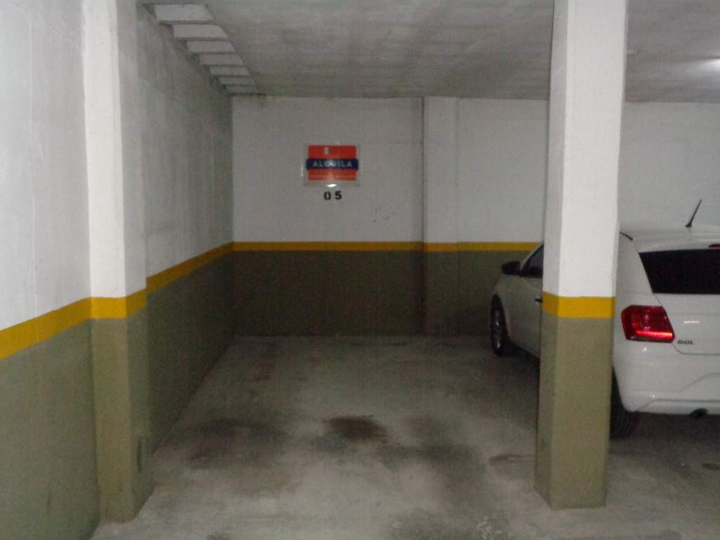 Barrio Nueva Córdoba - Excelente Cochera Privada, Amplia y Cubierta en Edificio de Categoría, con Fácil Acceso y Portón Automático