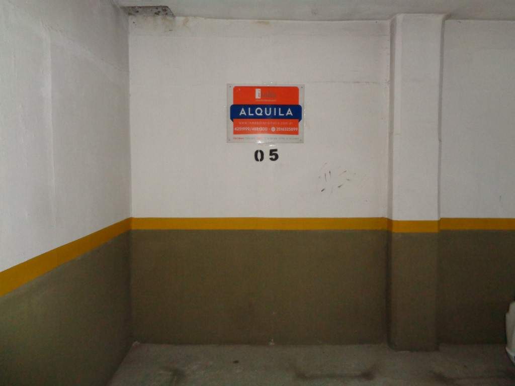 Barrio Nueva Córdoba - Excelente Cochera Privada, Amplia y Cubierta en Edificio de Categoría, con Fácil Acceso y Portón Automático
