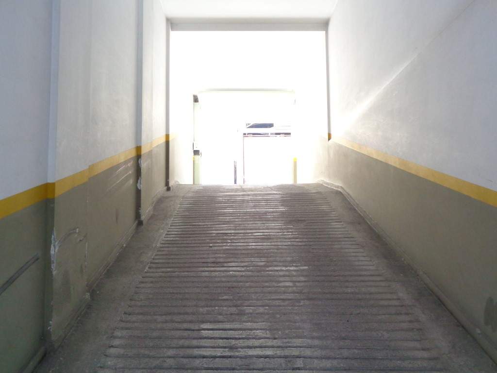 Barrio Nueva Córdoba - Excelente Cochera Privada, Amplia y Cubierta en Edificio de Categoría, con Fácil Acceso y Portón Automático