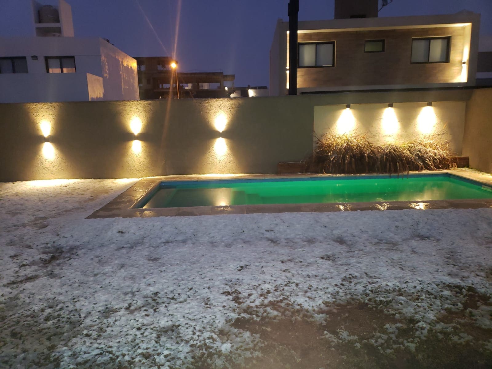 CASA VENTA MIRADORES 1 MANANTIALES CATEGORIA 3DOR PILETA 230m2 cub. 256m2 TERRENO