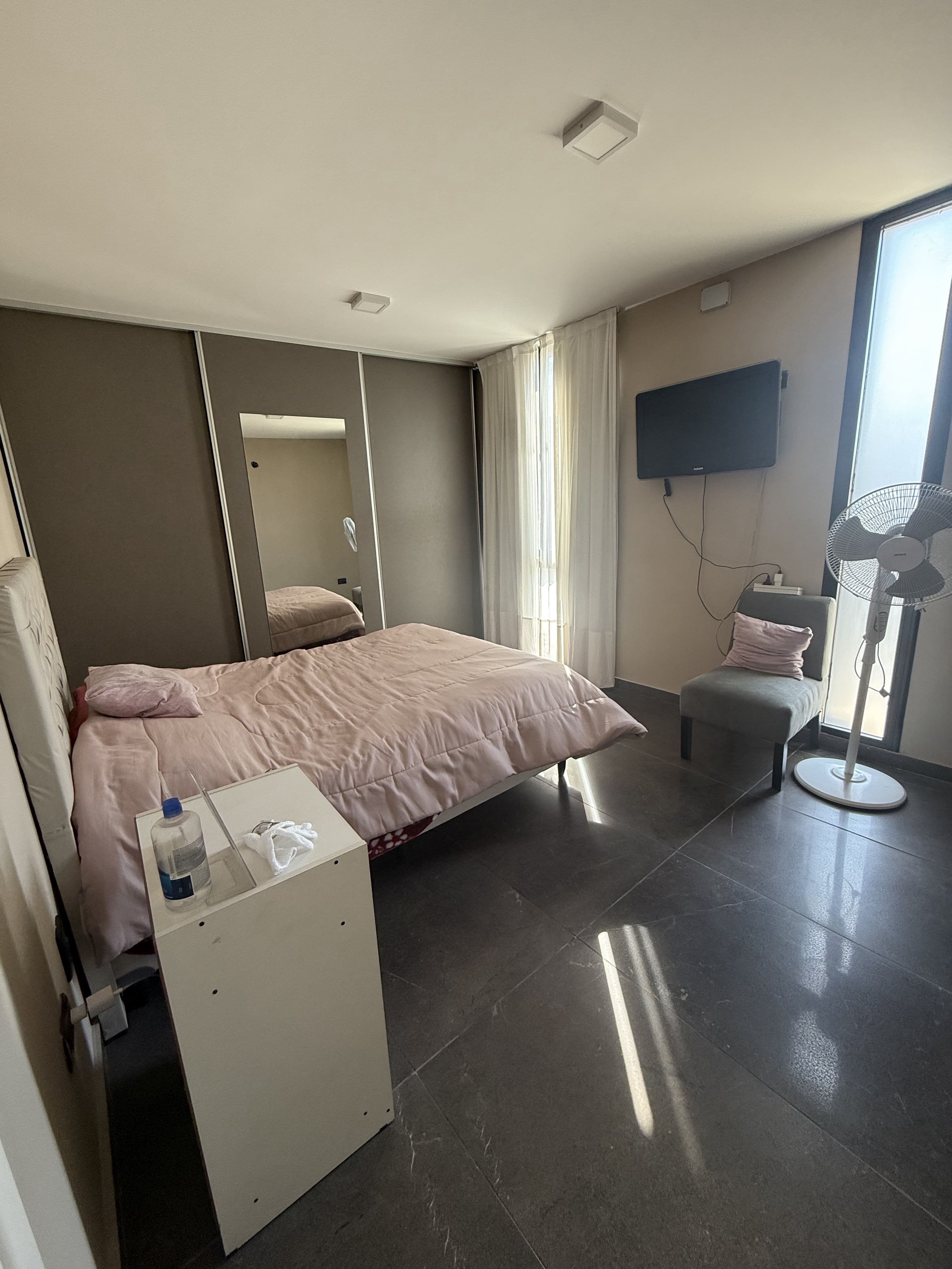 CASA VENTA MIRADORES 1 MANANTIALES CATEGORIA 3DOR PILETA 230m2 cub. 256m2 TERRENO