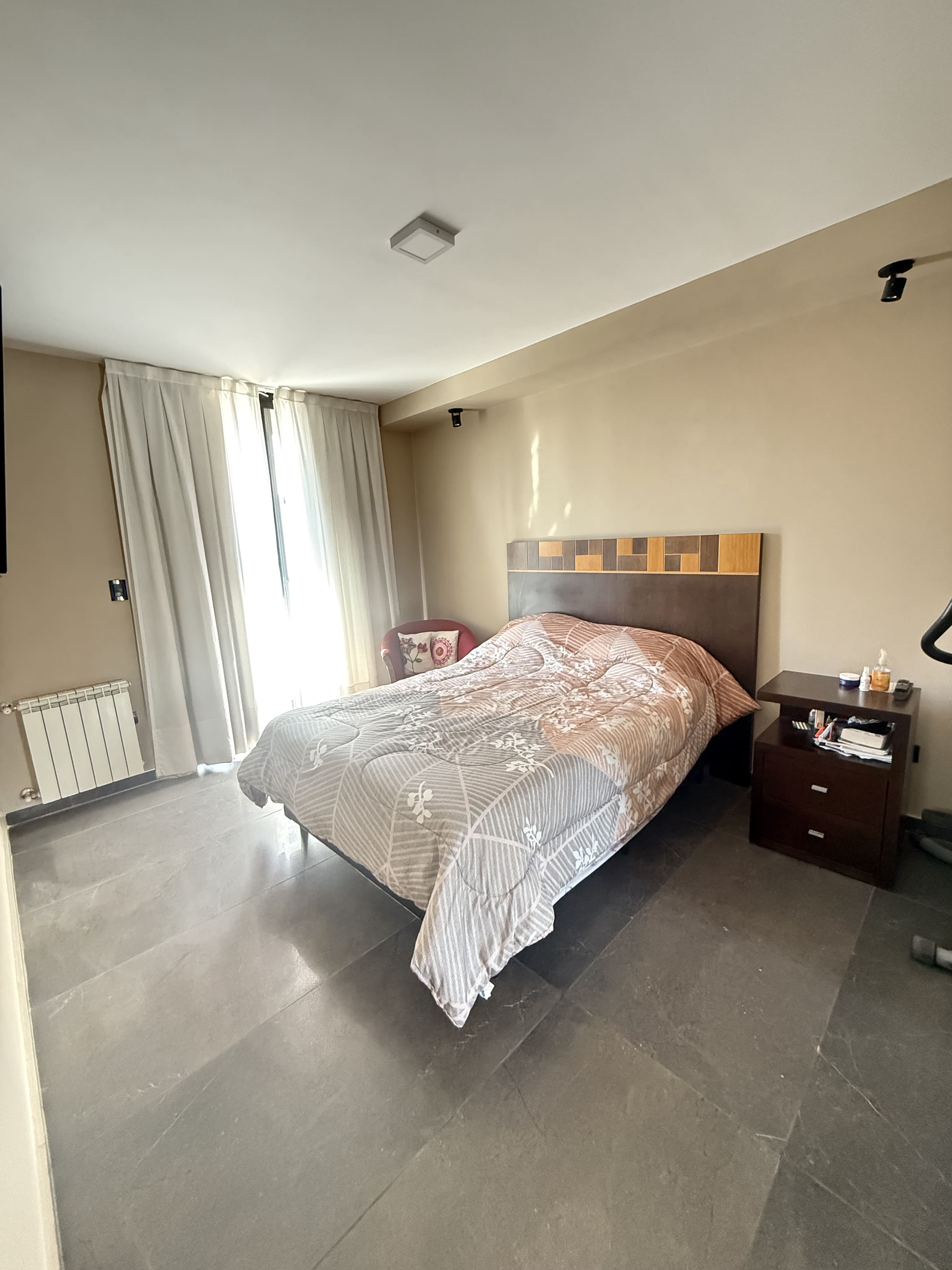 CASA VENTA MIRADORES 1 MANANTIALES CATEGORIA 3DOR PILETA 230m2 cub. 256m2 TERRENO