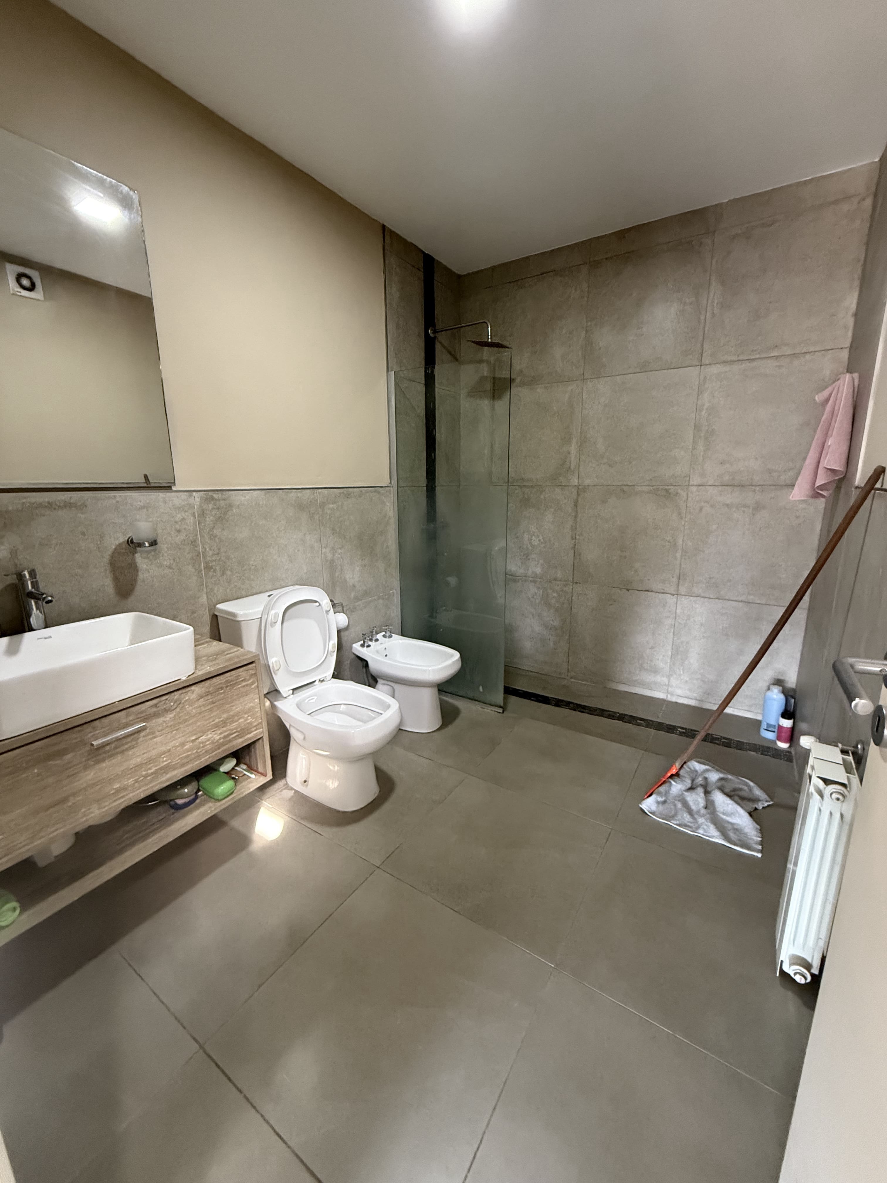 CASA VENTA MIRADORES 1 MANANTIALES CATEGORIA 3DOR PILETA 230m2 cub. 256m2 TERRENO