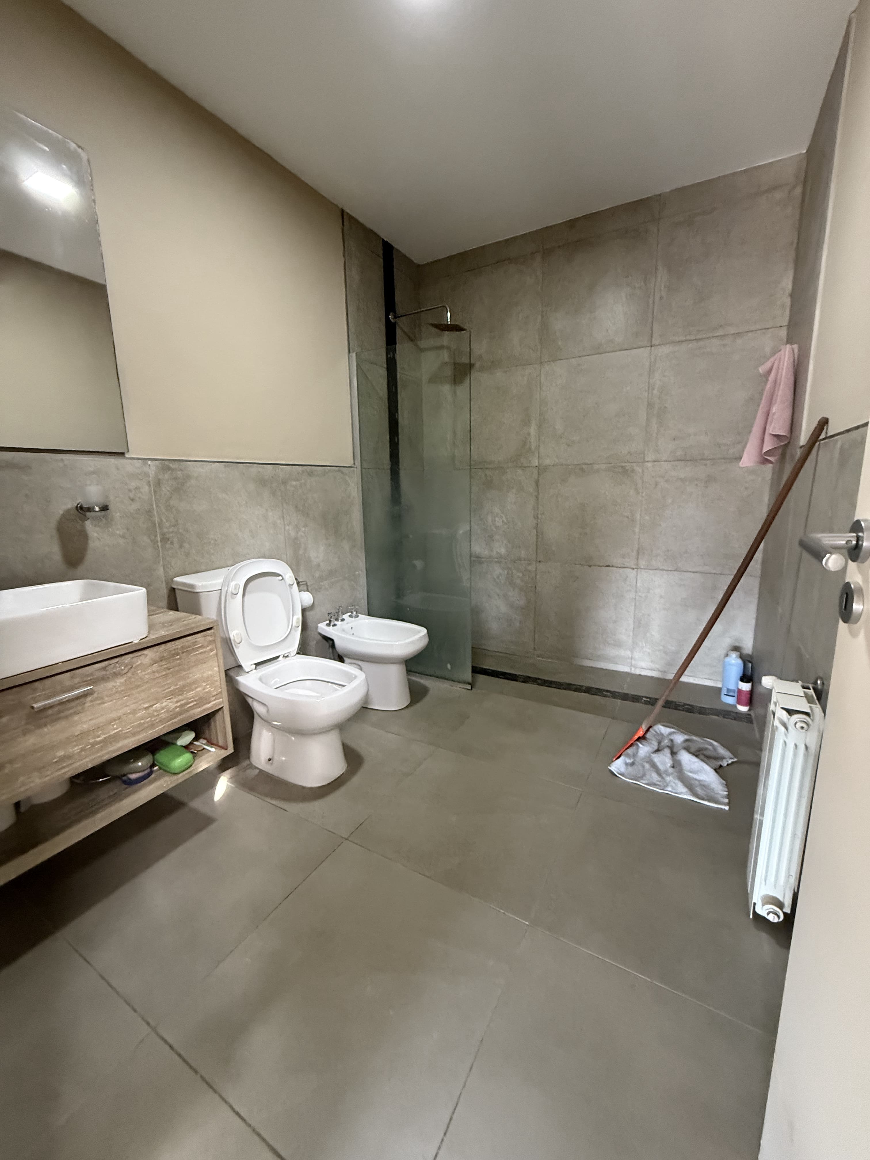 CASA VENTA MIRADORES 1 MANANTIALES CATEGORIA 3DOR PILETA 230m2 cub. 256m2 TERRENO