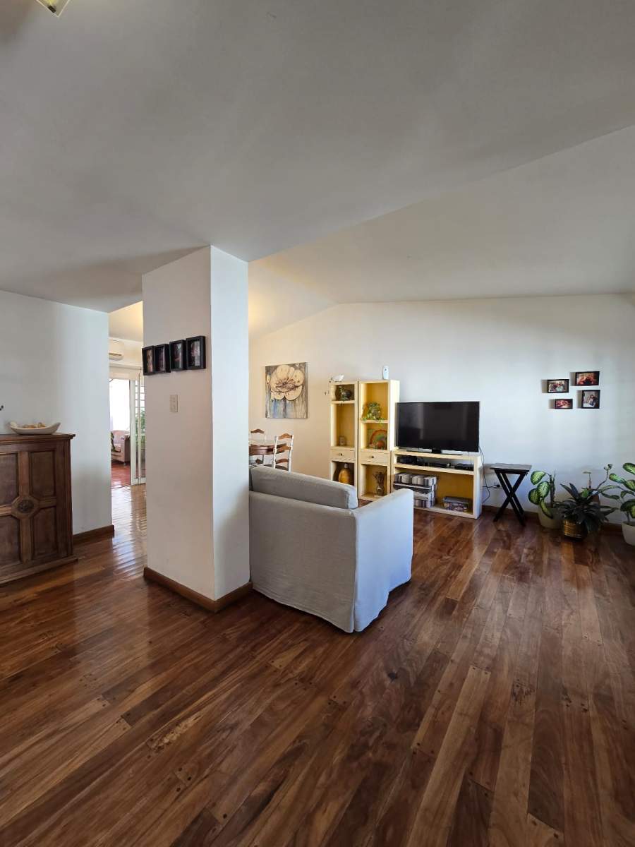 VENDO CASA EN PLANTA BAJA DE 3 DORMITORIOS EN BARRIO JARDIN ESPINOZA!! NO SIGAS SIN VERLA!!