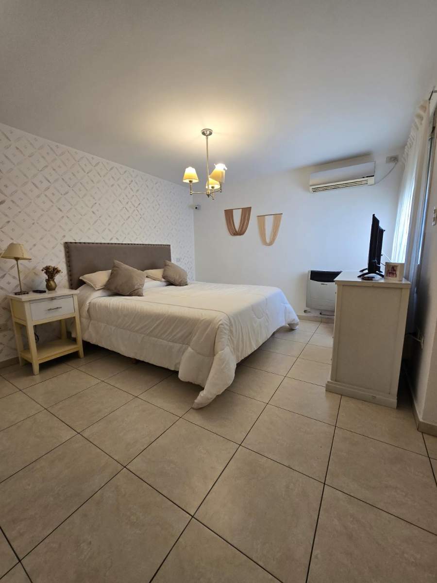 VENDO CASA EN PLANTA BAJA DE 3 DORMITORIOS EN BARRIO JARDIN ESPINOZA!! NO SIGAS SIN VERLA!!