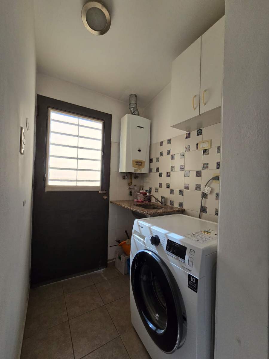 VENDO CASA EN PLANTA BAJA DE 3 DORMITORIOS EN BARRIO JARDIN ESPINOZA!! NO SIGAS SIN VERLA!!