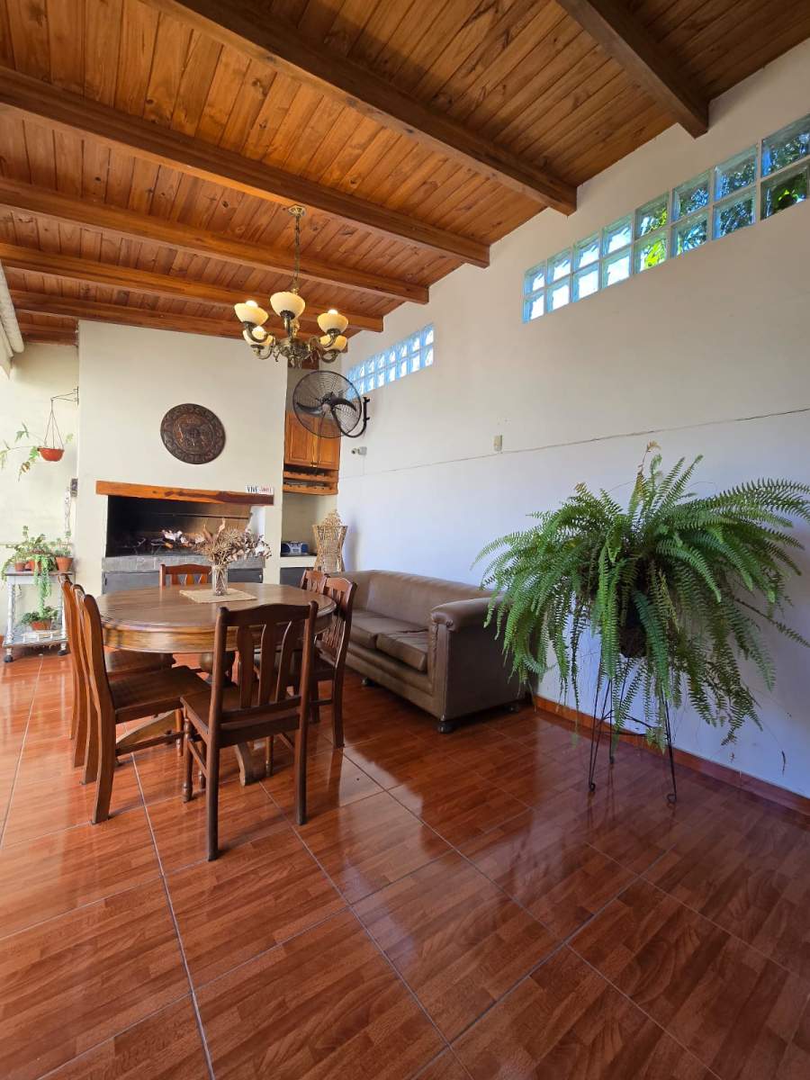 VENDO CASA EN PLANTA BAJA DE 3 DORMITORIOS EN BARRIO JARDIN ESPINOZA!! NO SIGAS SIN VERLA!!