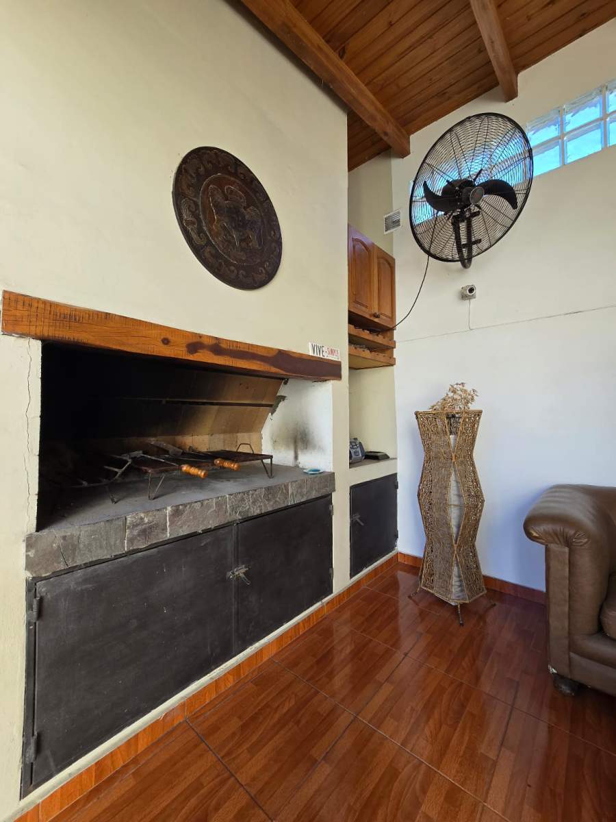 VENDO CASA EN PLANTA BAJA DE 3 DORMITORIOS EN BARRIO JARDIN ESPINOZA!! NO SIGAS SIN VERLA!!