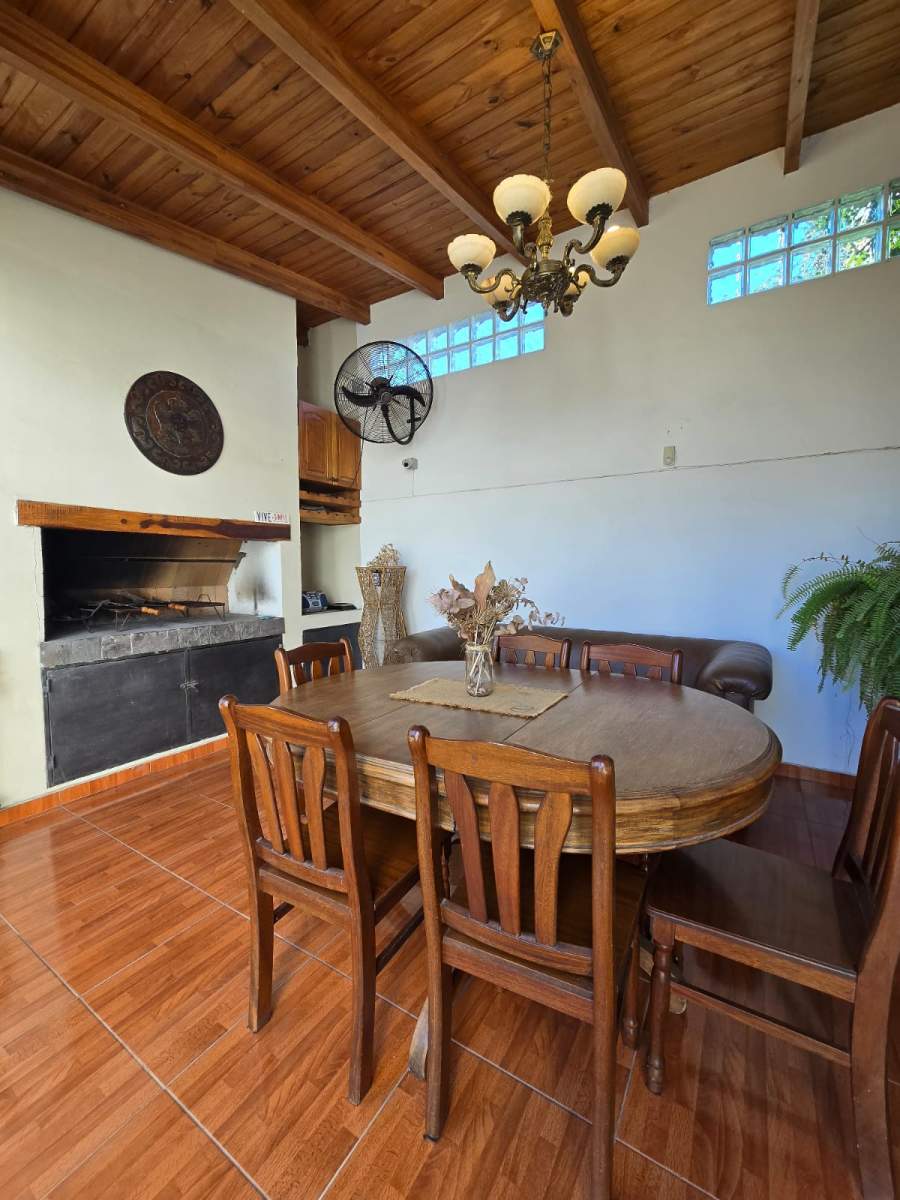 VENDO CASA EN PLANTA BAJA DE 3 DORMITORIOS EN BARRIO JARDIN ESPINOZA!! NO SIGAS SIN VERLA!!