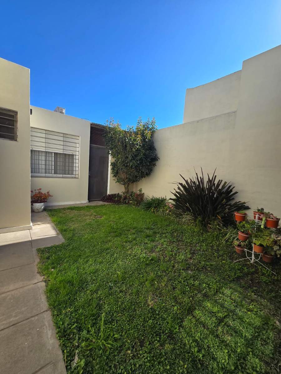 VENDO CASA EN PLANTA BAJA DE 3 DORMITORIOS EN BARRIO JARDIN ESPINOZA!! NO SIGAS SIN VERLA!!