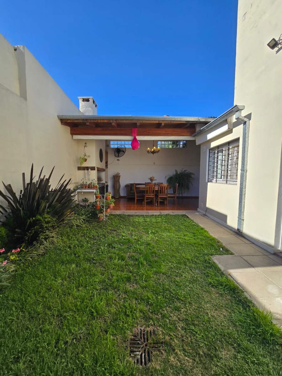 VENDO CASA EN PLANTA BAJA DE 3 DORMITORIOS EN BARRIO JARDIN ESPINOZA!! NO SIGAS SIN VERLA!!
