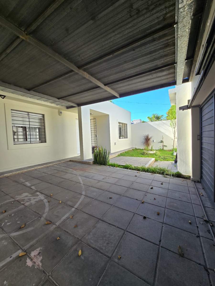 VENDO CASA EN PLANTA BAJA DE 3 DORMITORIOS EN BARRIO JARDIN ESPINOZA!! NO SIGAS SIN VERLA!!