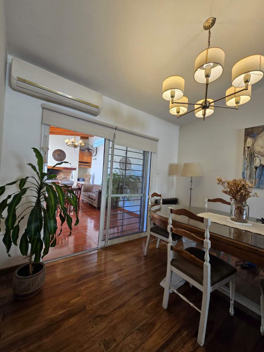 VENDO CASA EN PLANTA BAJA DE 3 DORMITORIOS EN BARRIO JARDIN ESPINOZA!! NO SIGAS SIN VERLA!!