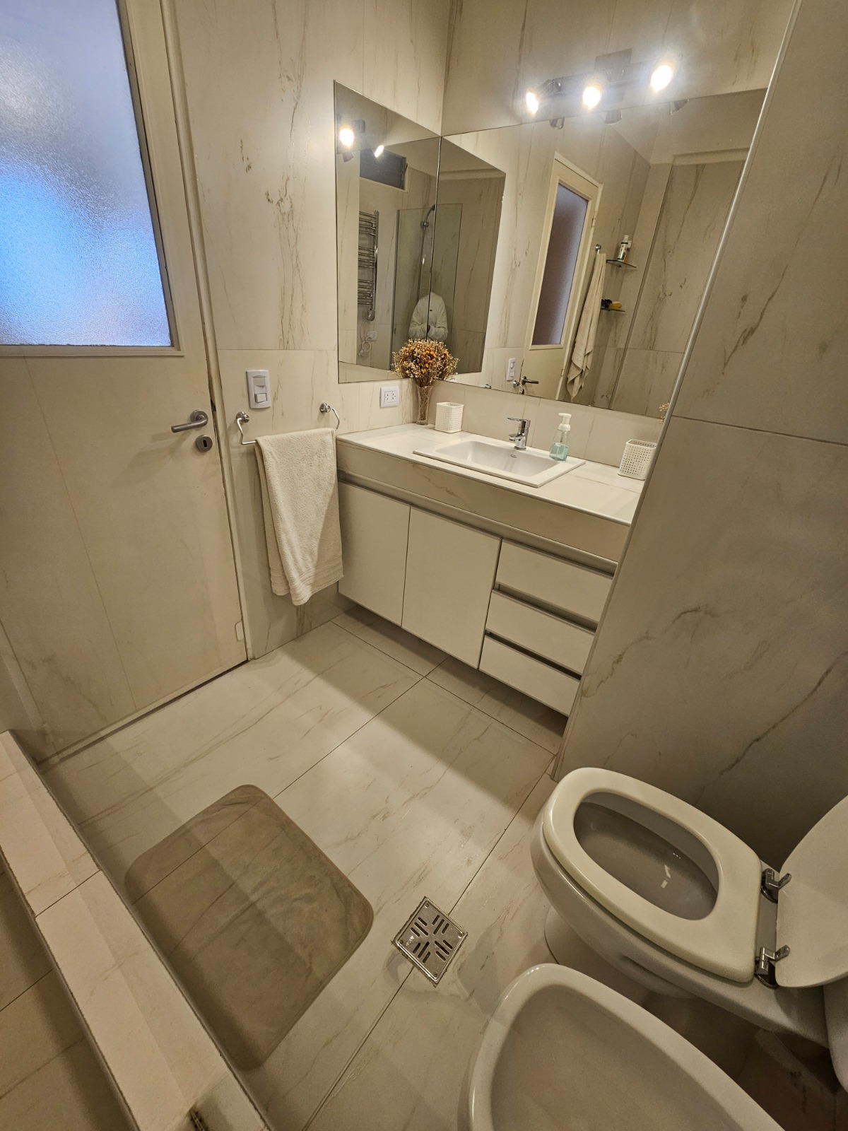 SEMIPISO (DEPTO) EN VENTA - 3 DORMITORIOS, CENTRO