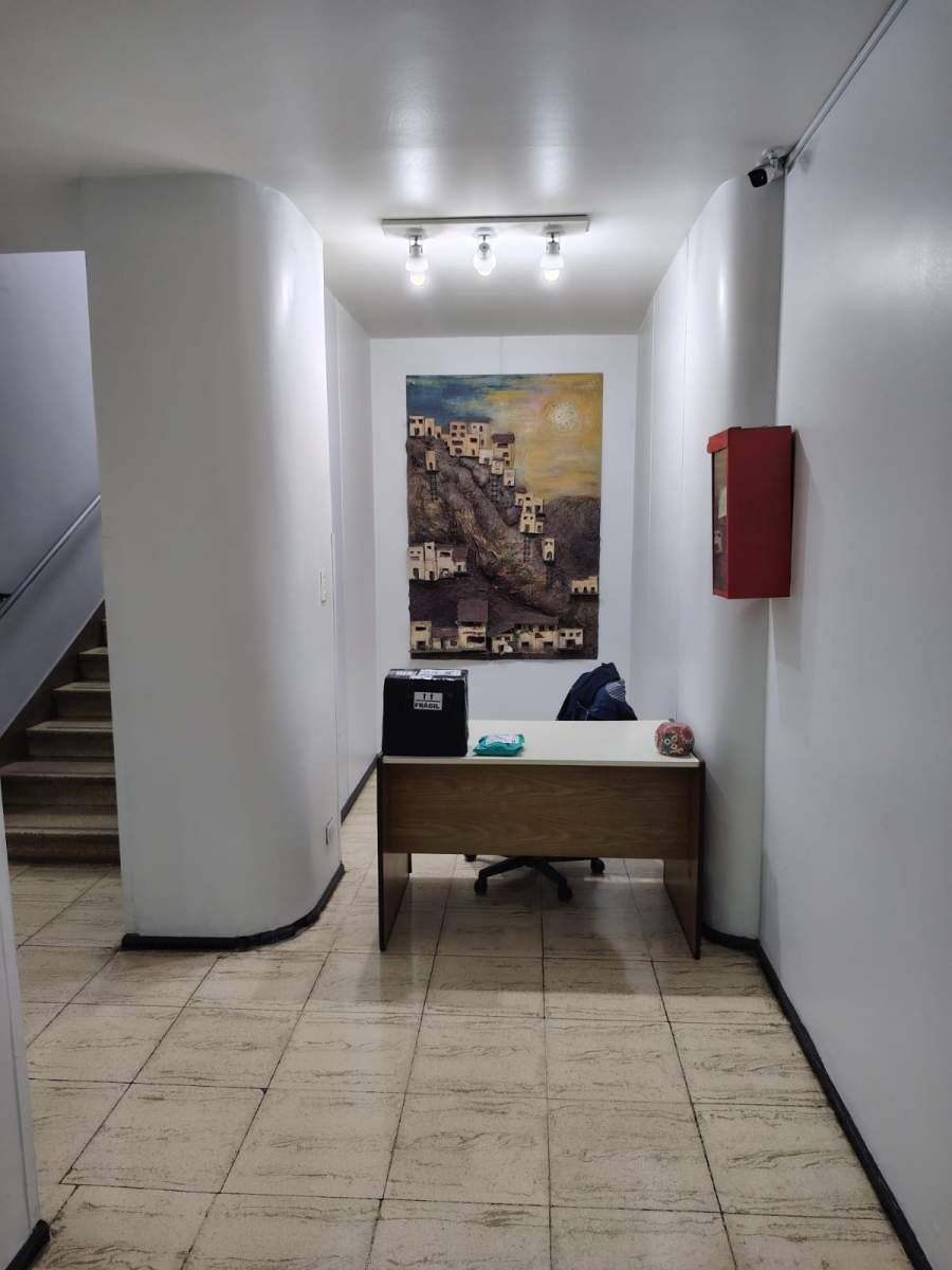 ALQUILO OFICINA COMERCIAL EN PLENO CENTRO,  AV COLON