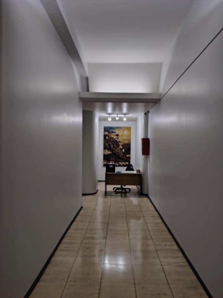ALQUILO OFICINA COMERCIAL EN PLENO CENTRO,  AV COLON